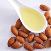 huile-d-amande-douce-5-astuces-beaute-a-faire-avec-cette-huile-vegetale huile-d-amande-douce-5-astuces-beaute-a-faire-avec-cette-huile-vegetale